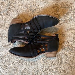 Seychelles So Blue bootie in black